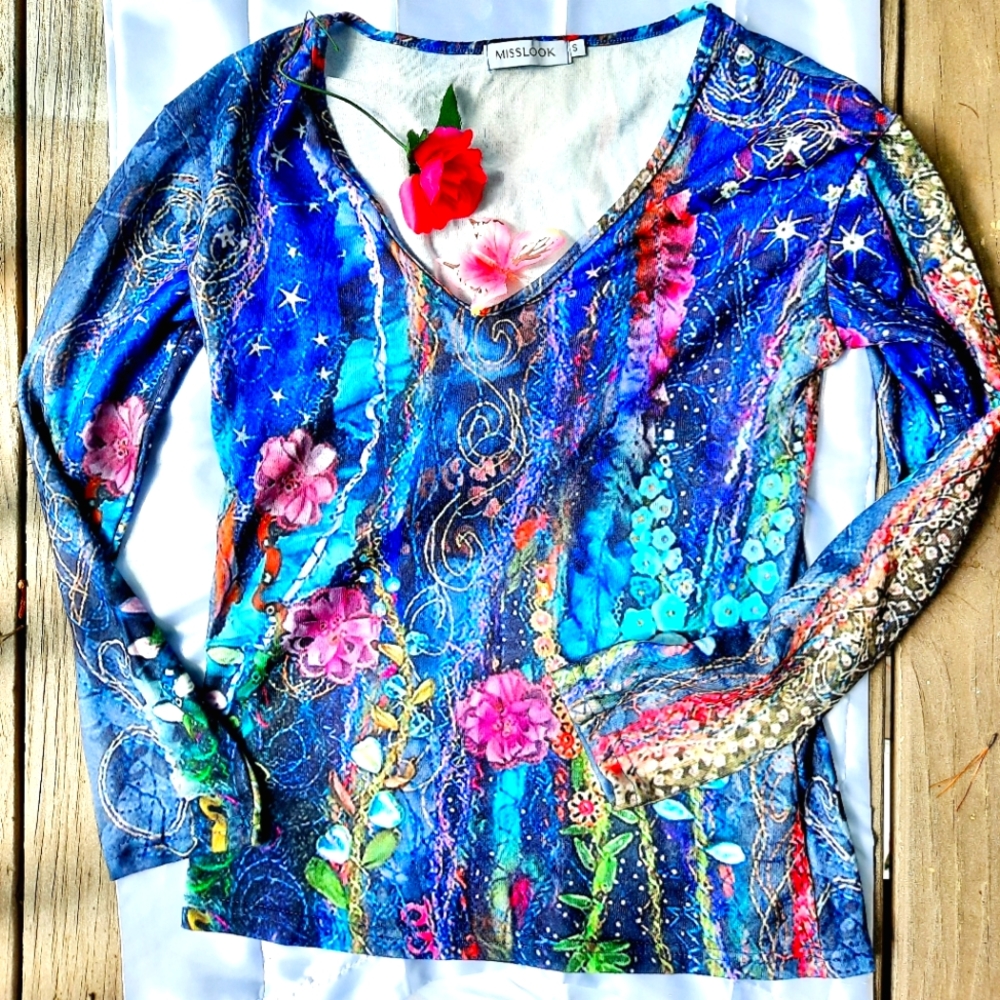 🩵NEW! Form- fitting, Blue starry top🦋 It's extremely sexy on😉👍🏻👍🎬💯💙🩵